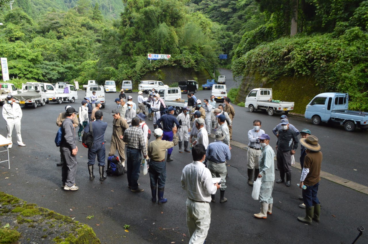 鳥取県高山・三滝の登山道の草刈りに参加