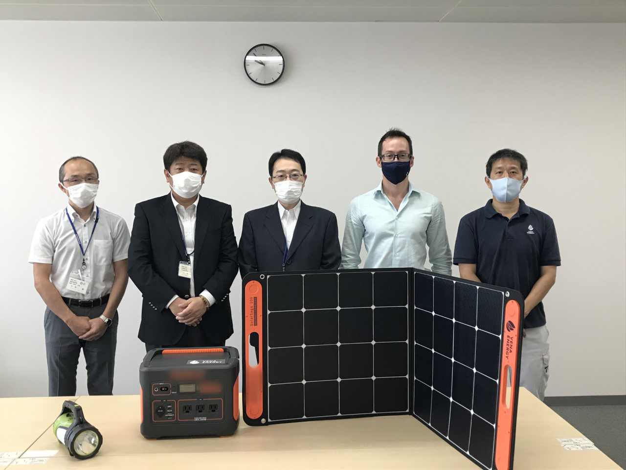 常陸大宮市へ非常用ポータブル太陽光パネルとバッテリーを寄贈