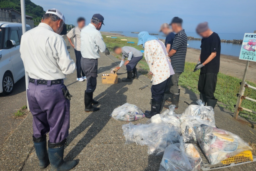 出雲崎町大崎の浜清掃